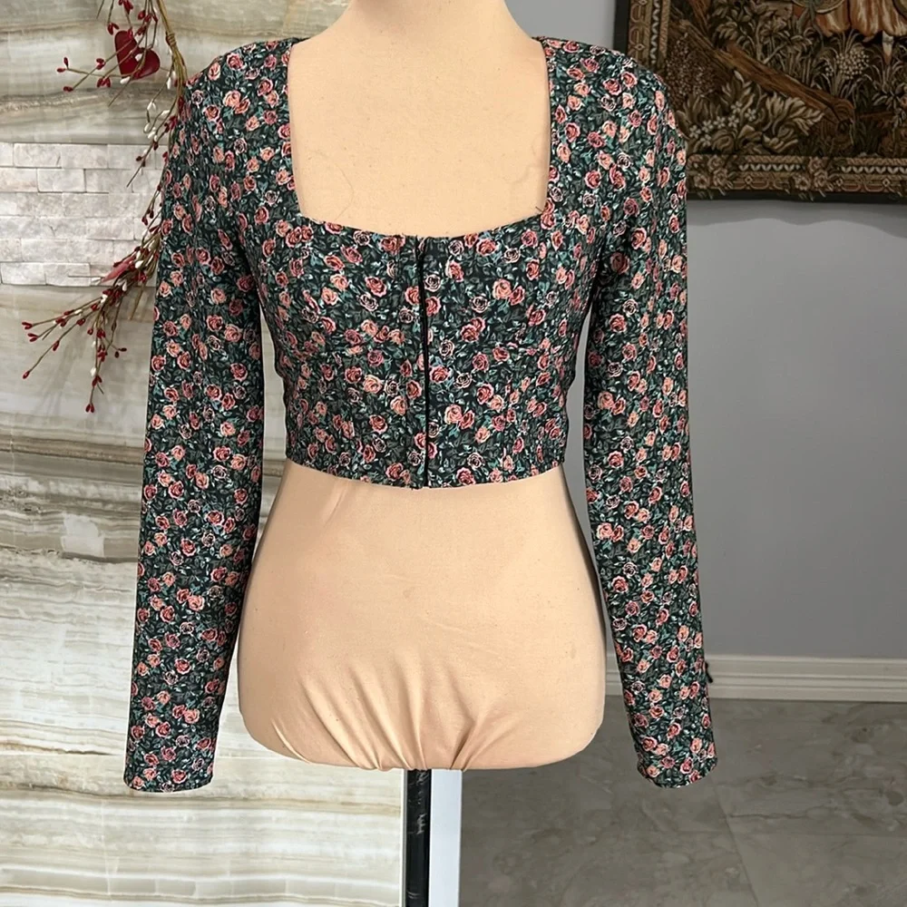 Zara New With Tags Long‎ Sleeve Floral Crop Top. Size S
